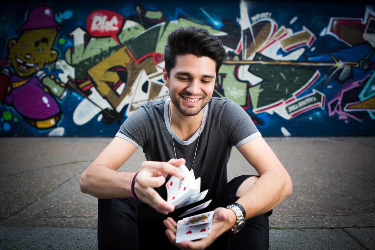 Maddox Magic, magician, street portrait by Mat Smith Photography, London