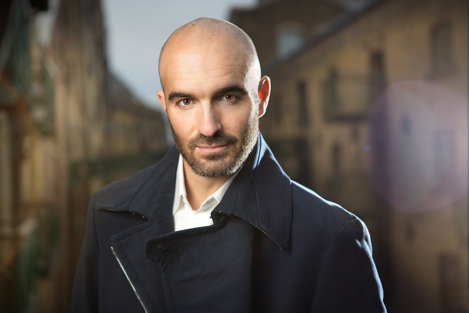 Shad Thames: An afternoon with opera singer, Javier Borda