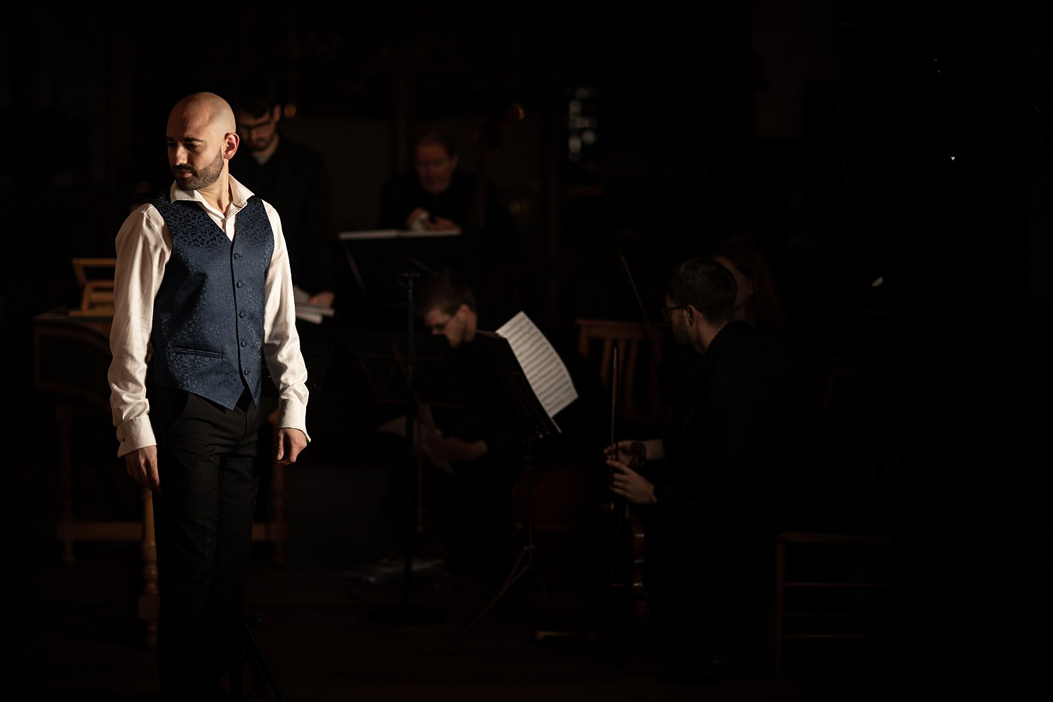 Leo Duarte conducting Opera Settecento in concert